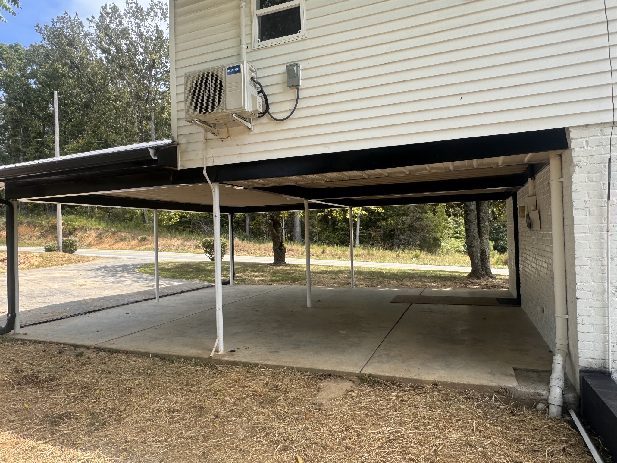 By submitting this image to Realtracs Inc, the User grants to Realtracs Inc an unrestricted license to use the image in compilations of properties and in other ways authorized by the Board of Directors.