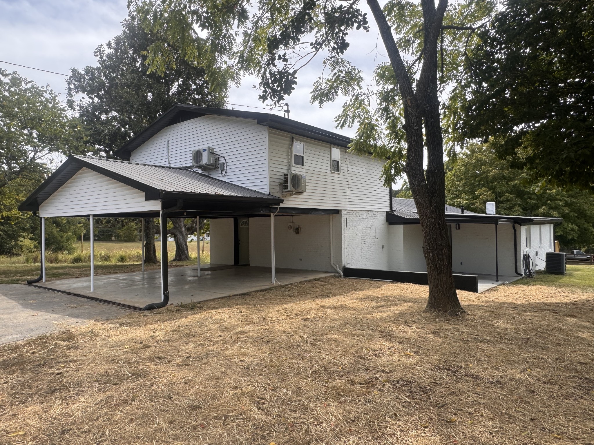 By submitting this image to Realtracs Inc, the User grants to Realtracs Inc an unrestricted license to use the image in compilations of properties and in other ways authorized by the Board of Directors.