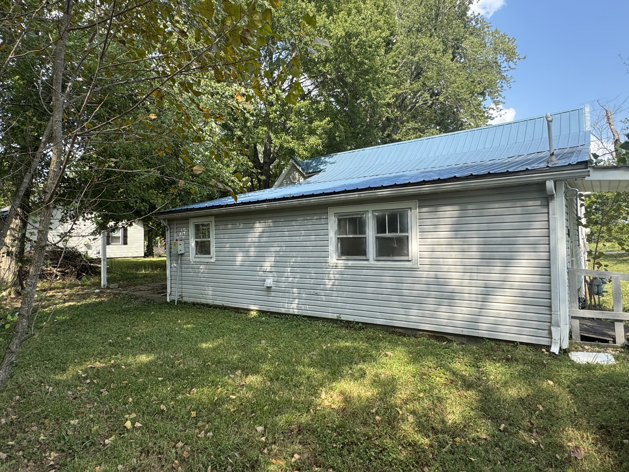 By submitting this image to Realtracs Inc, the User grants to Realtracs Inc an unrestricted license to use the image in compilations of properties and in other ways authorized by the Board of Directors.