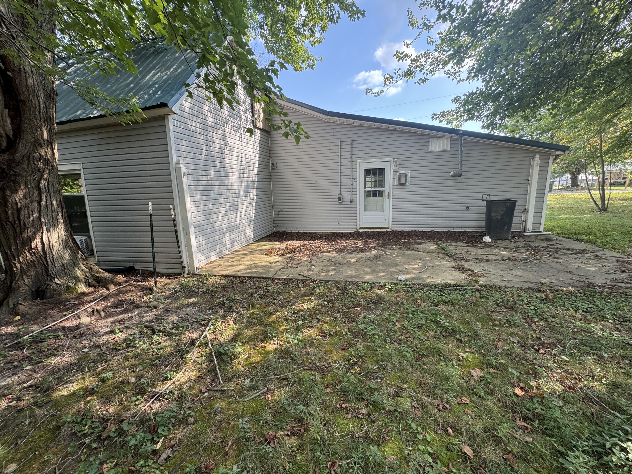 By submitting this image to Realtracs Inc, the User grants to Realtracs Inc an unrestricted license to use the image in compilations of properties and in other ways authorized by the Board of Directors.