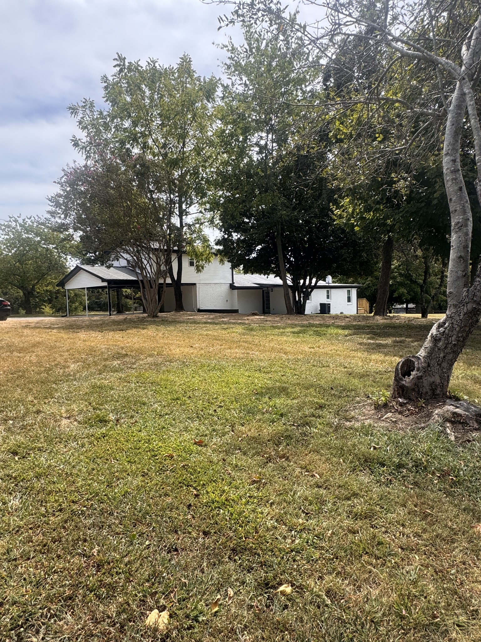 By submitting this image to Realtracs Inc, the User grants to Realtracs Inc an unrestricted license to use the image in compilations of properties and in other ways authorized by the Board of Directors.