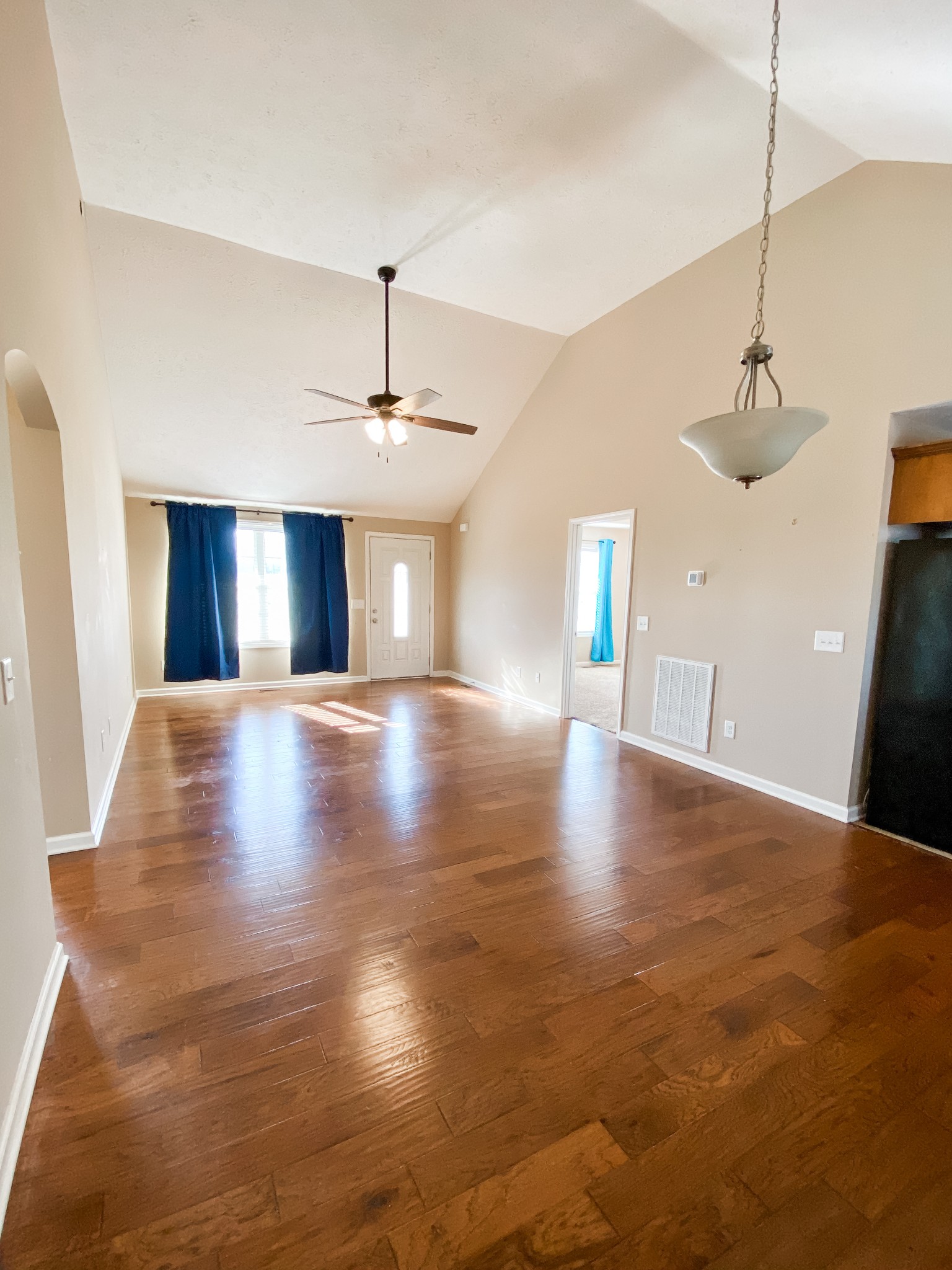 By submitting this image to Realtracs Inc, the User grants to Realtracs Inc an unrestricted license to use the image in compilations of properties and in other ways authorized by the Board of Directors.