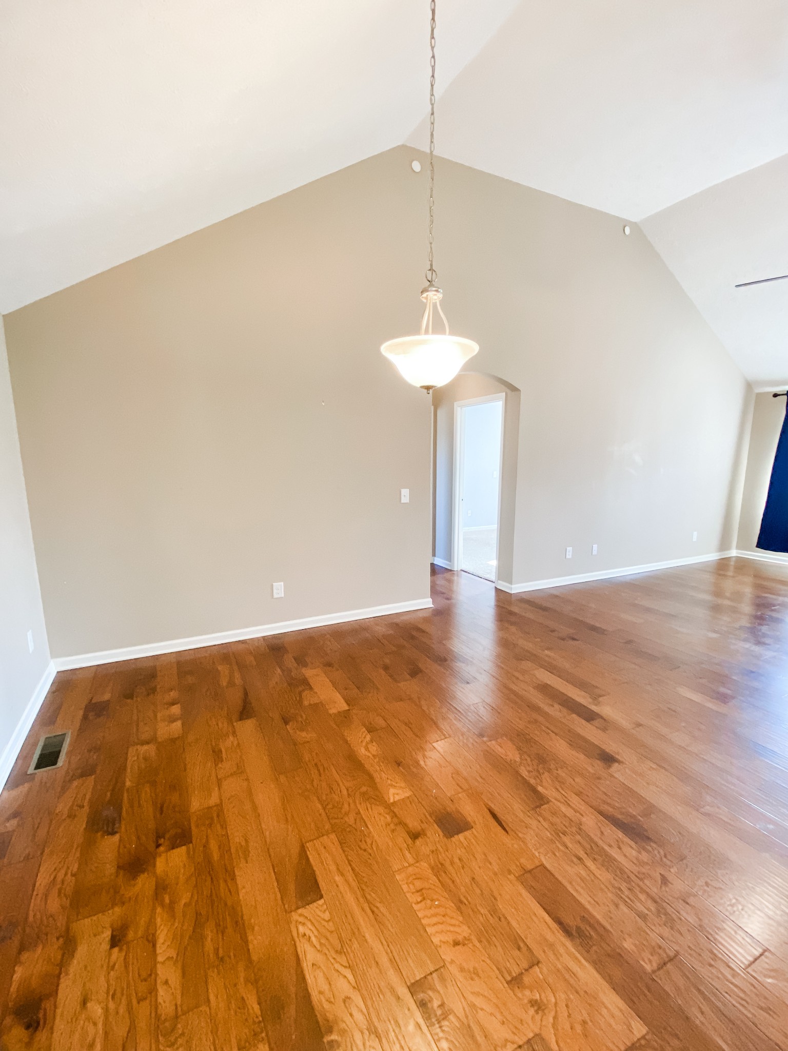 By submitting this image to Realtracs Inc, the User grants to Realtracs Inc an unrestricted license to use the image in compilations of properties and in other ways authorized by the Board of Directors.