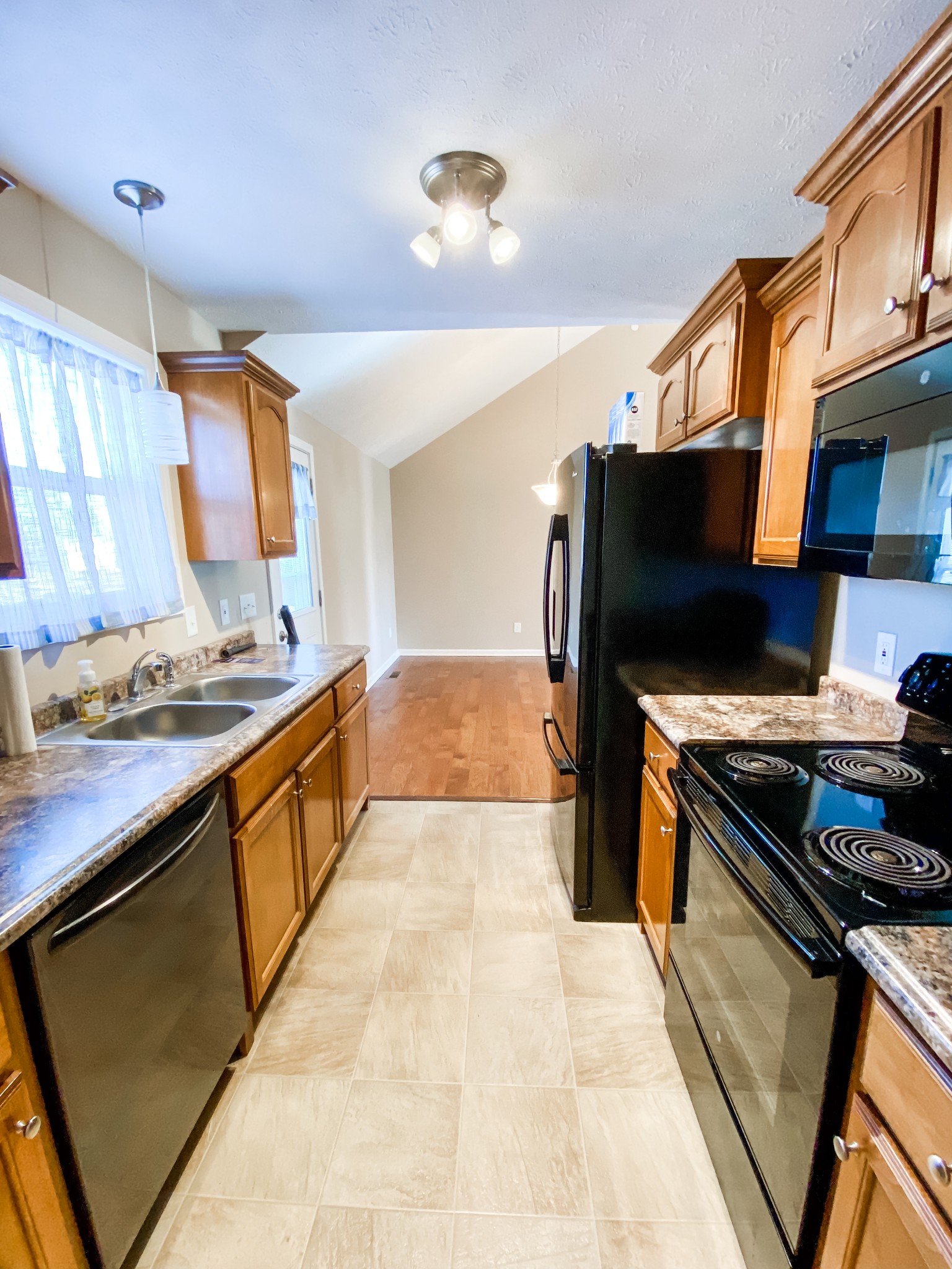 By submitting this image to Realtracs Inc, the User grants to Realtracs Inc an unrestricted license to use the image in compilations of properties and in other ways authorized by the Board of Directors.