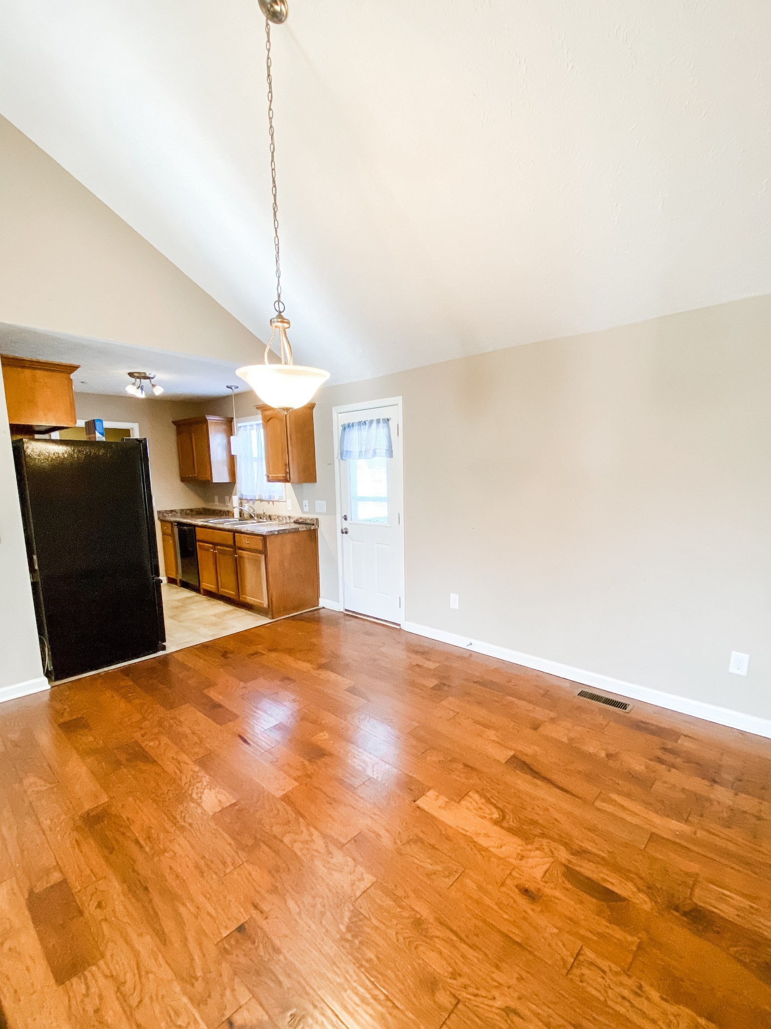 By submitting this image to Realtracs Inc, the User grants to Realtracs Inc an unrestricted license to use the image in compilations of properties and in other ways authorized by the Board of Directors.