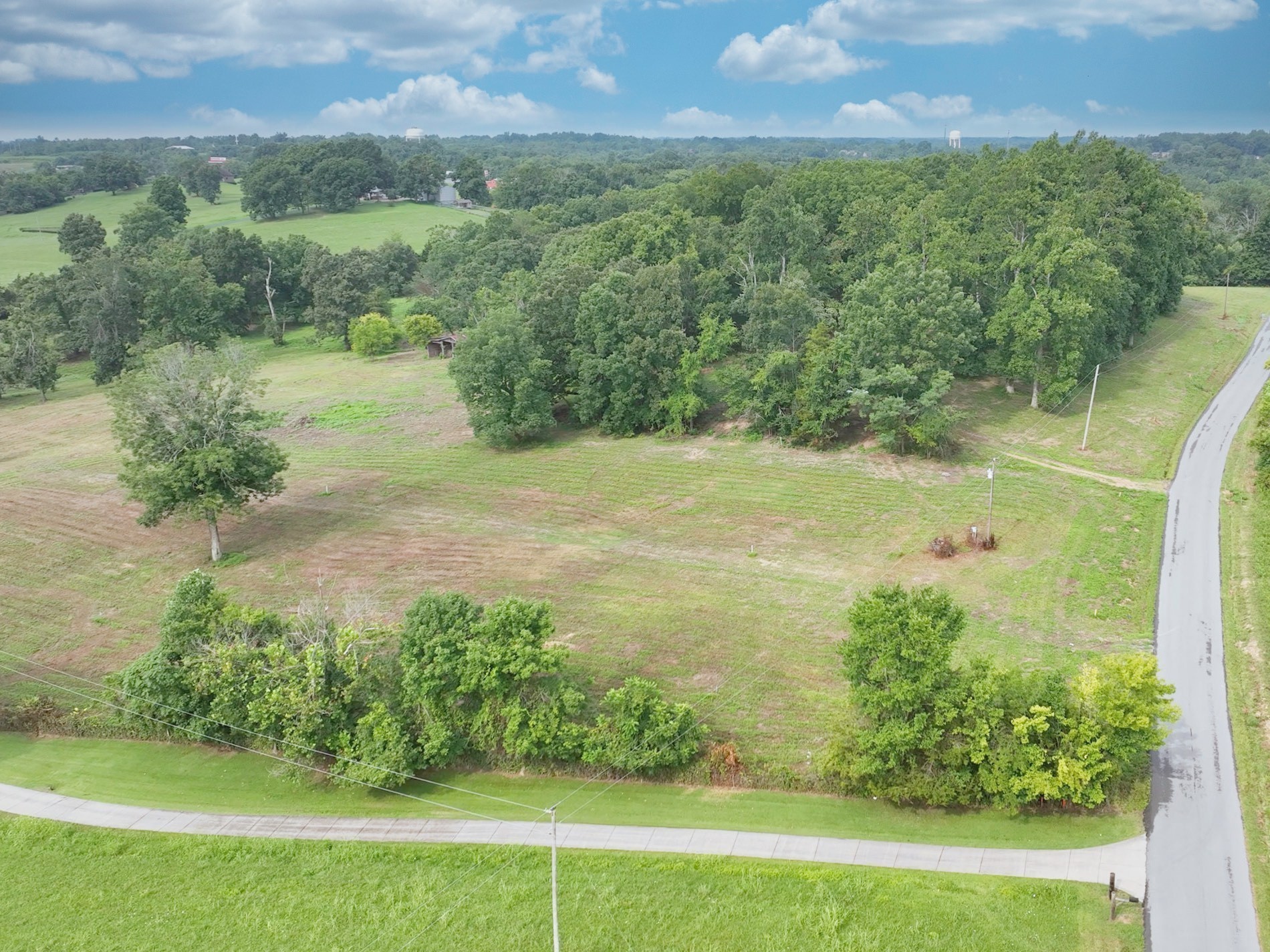 By submitting this image to Realtracs Inc, the User grants to Realtracs Inc an unrestricted license to use the image in compilations of properties and in other ways authorized by the Board of Directors.